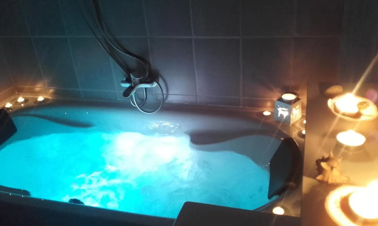 Holiday House Sobol Kuzelj Holiday home
